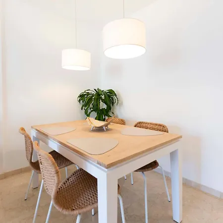 Luma Ocean View Balcony דירה